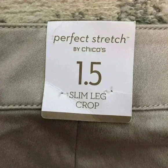 Chicos NWT With Flaw size 1.5 (10) Beige Slim Leg Crop Stretch Pants Flat Front - Picture 6 of 9